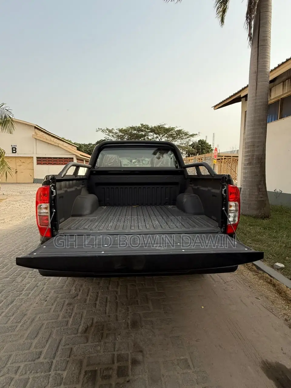 New Nissan Pick-Up 2025 Black
