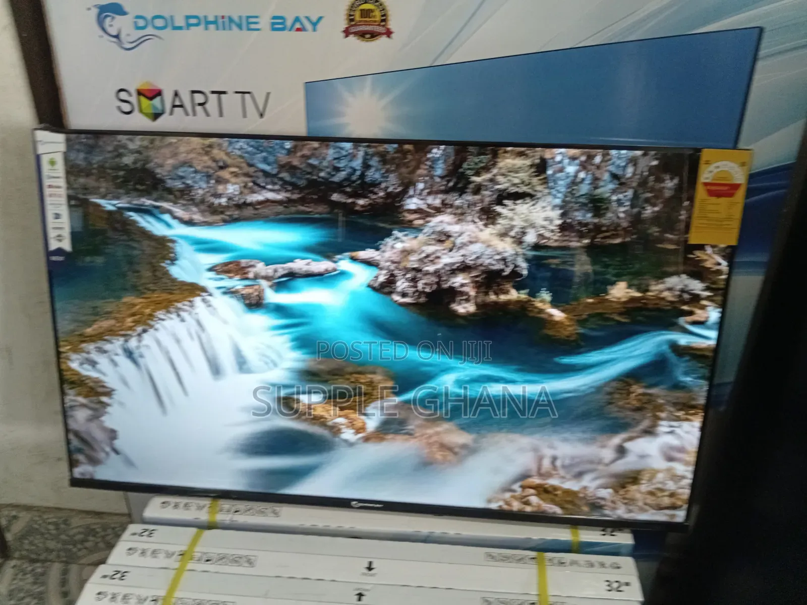 Dolphine Bay 43-Inch Smart Tv Crossfade Dolphine Bay 43-Inch Smart Tv