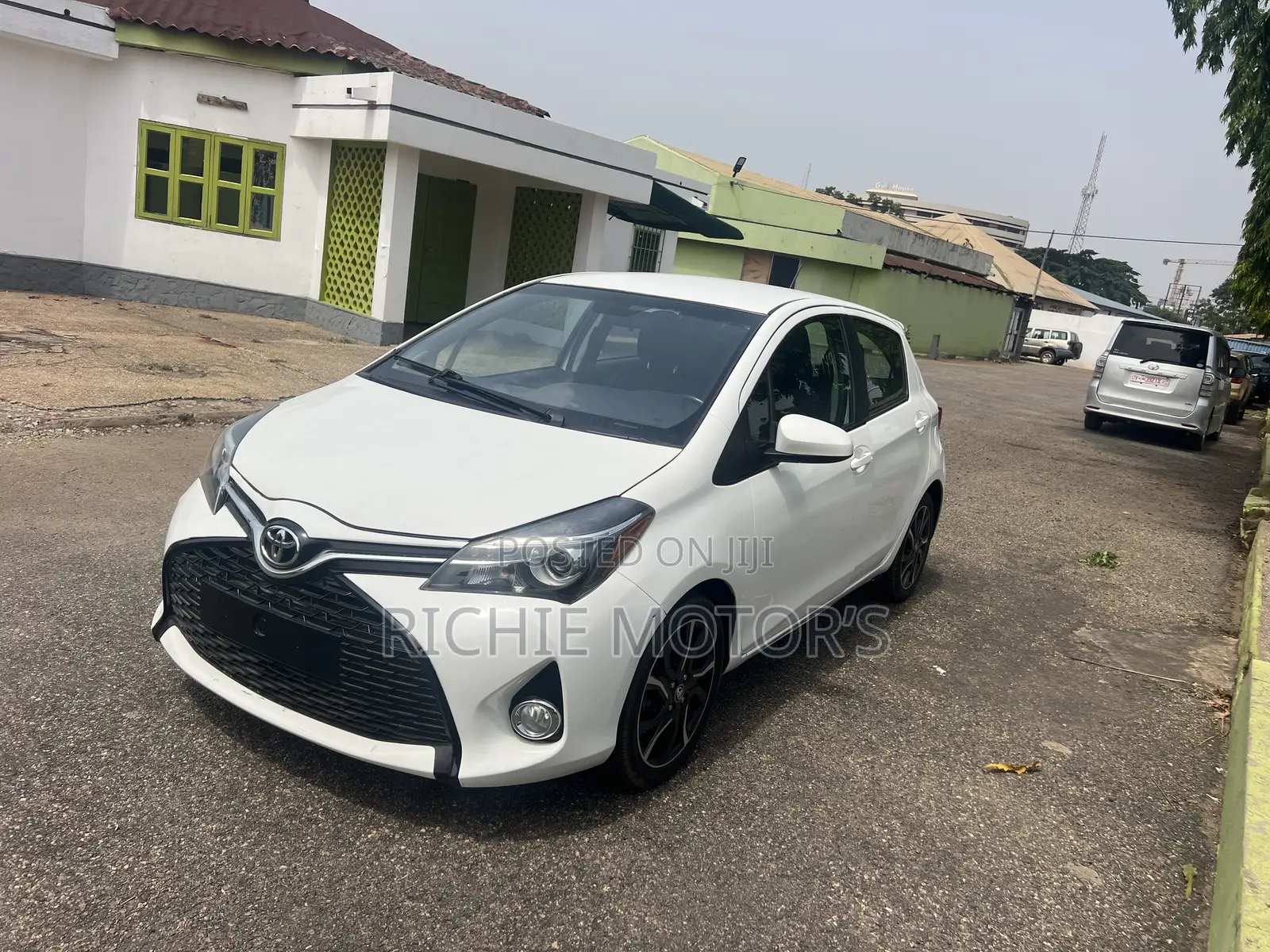 Toyota Yaris SE Hatchback 5dr 2015 White