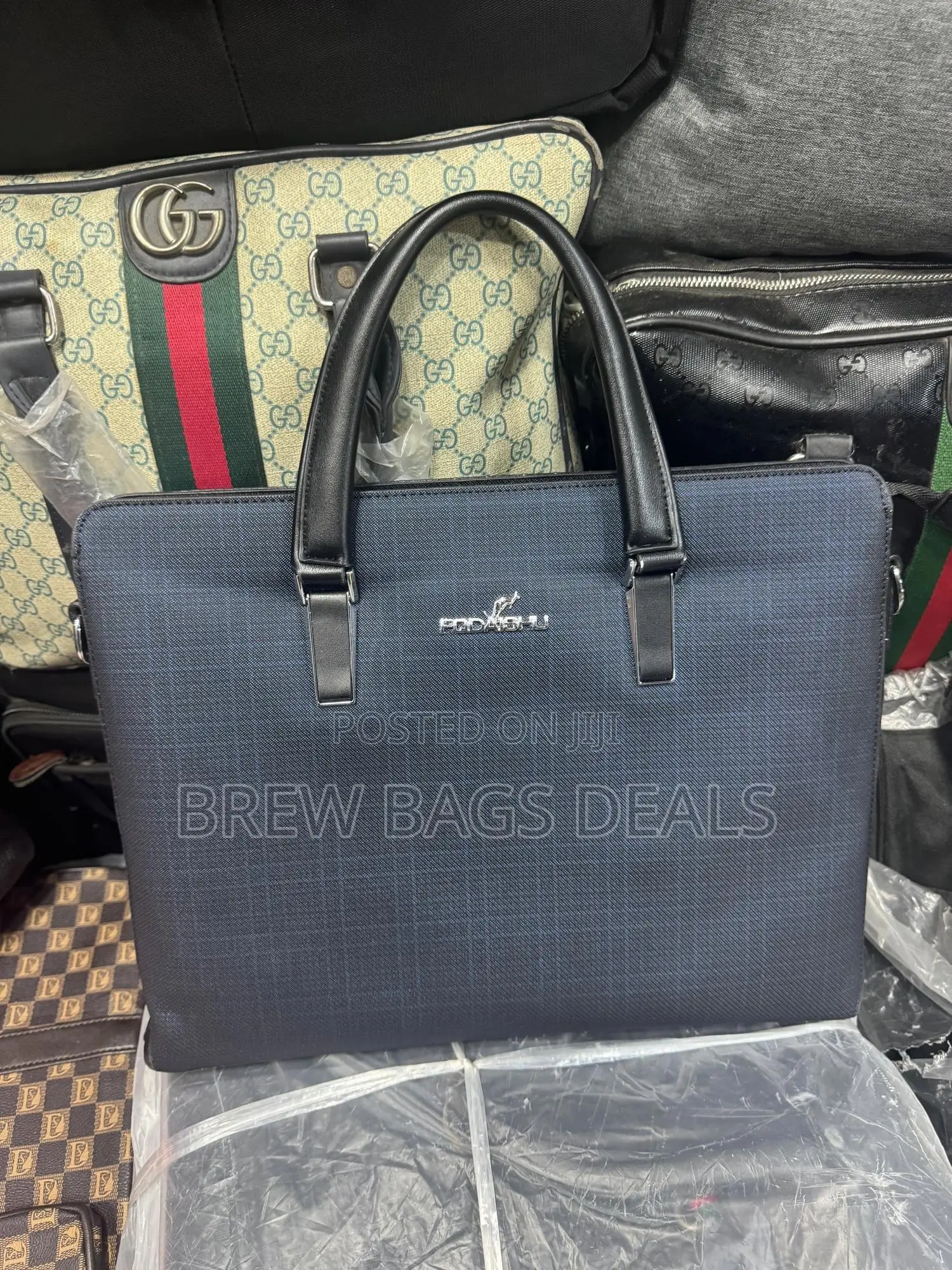 Quality Pure Leather Unisex Laptop Bag With Shoulder Strap.
