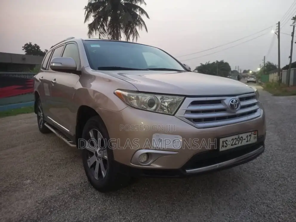 Toyota Highlander 2013 Gold