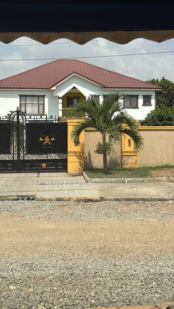 Furnished 8bdrm House in Spintex for sale
