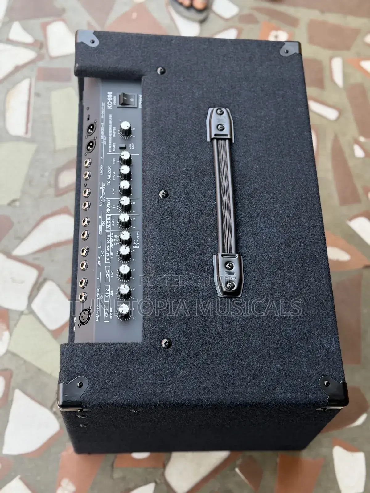 Roland Kc-600 4-Channel Stereo Mixing Keyboard Amplifier.