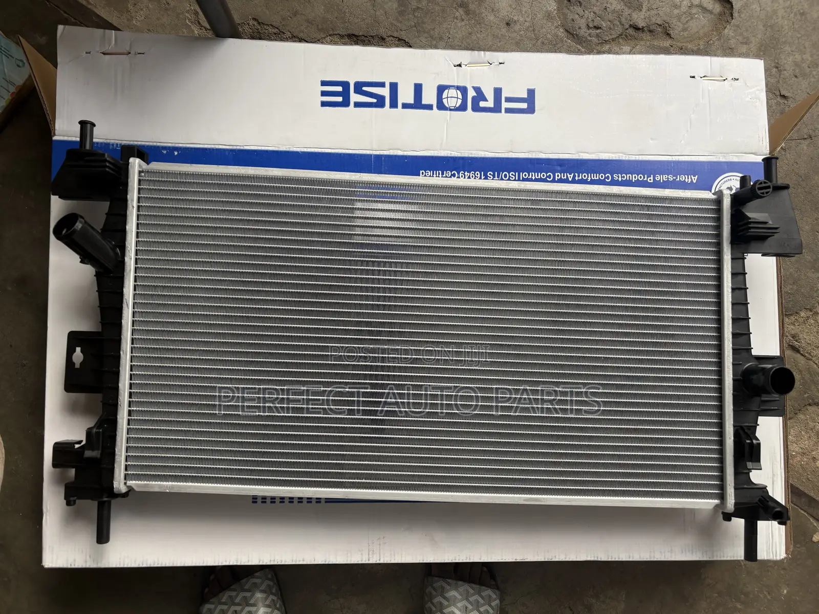 Ford Focus 2012 2013 2014 2015 2016 2017 2018 Radiator/ Water Tank
