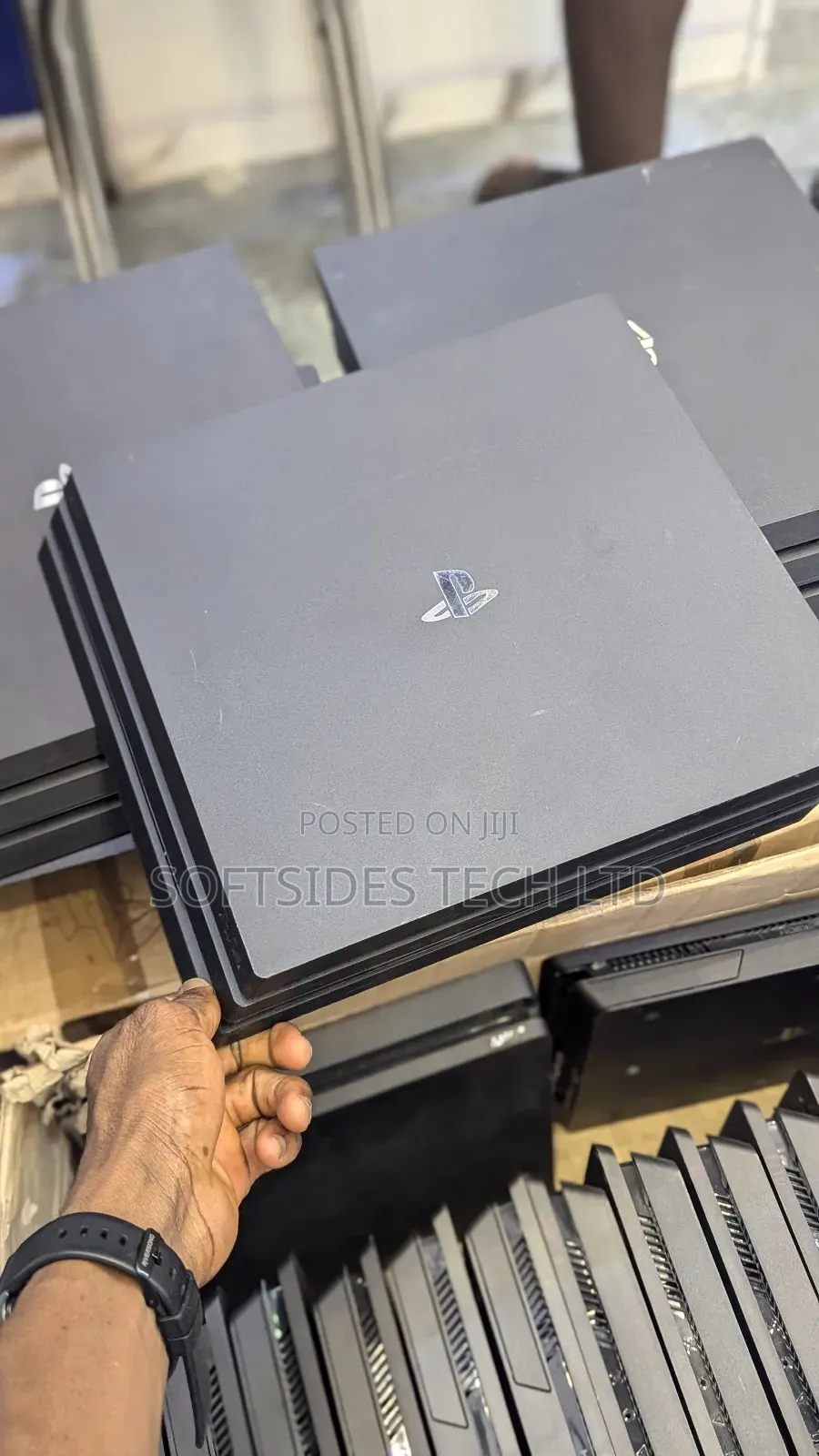 Clean Playstation 4 Pro Available With 17 Games And 2 Free Controllers
