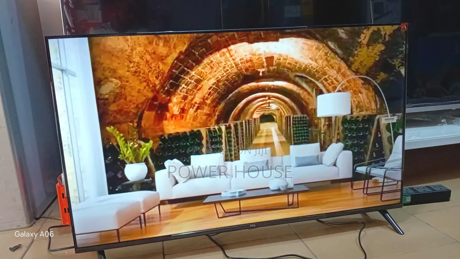 TCL Smart Tv 50inches Clear Display