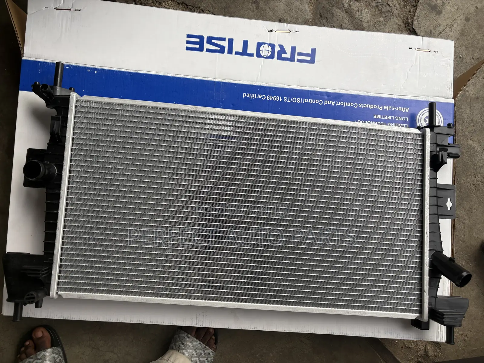Ford Focus 2012 2013 2014 2015 2016 2017 2018 Radiator/ Water Tank