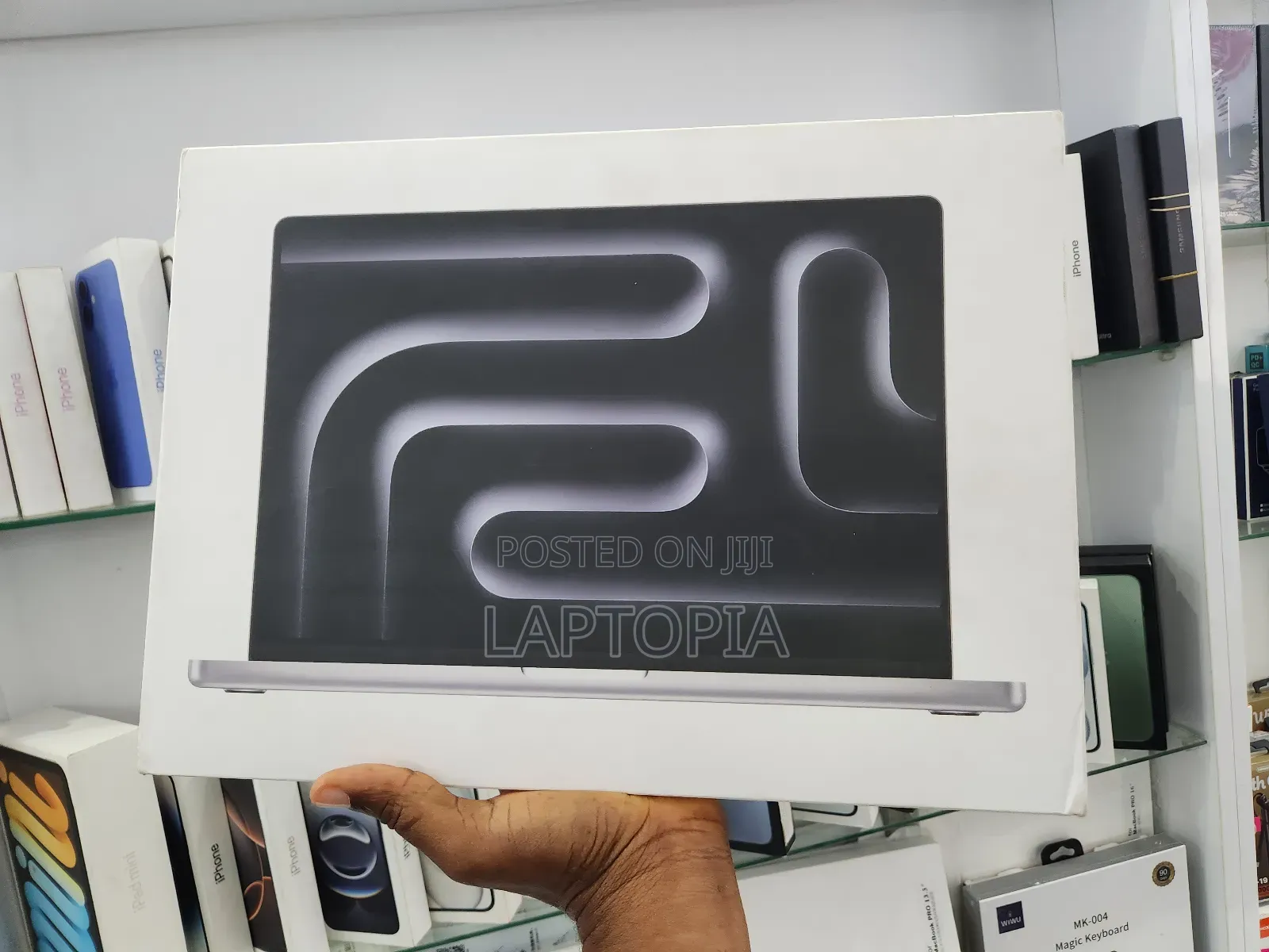 New Laptop Apple MacBook Pro 2025 M5 24GB Apple M5 SSD 1T