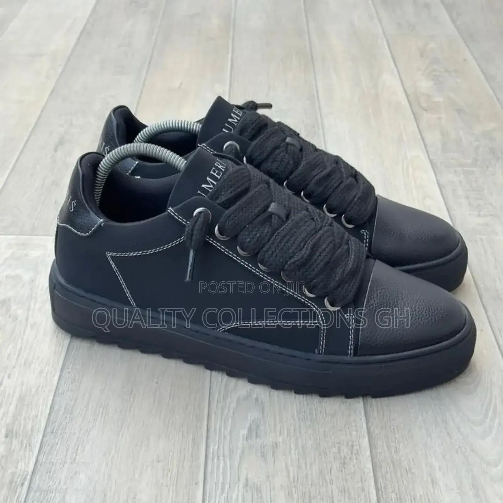 Numeris All Black Sneaker