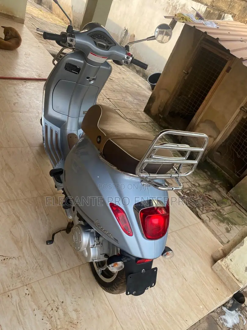 Piaggio Scooter 2022 Gray