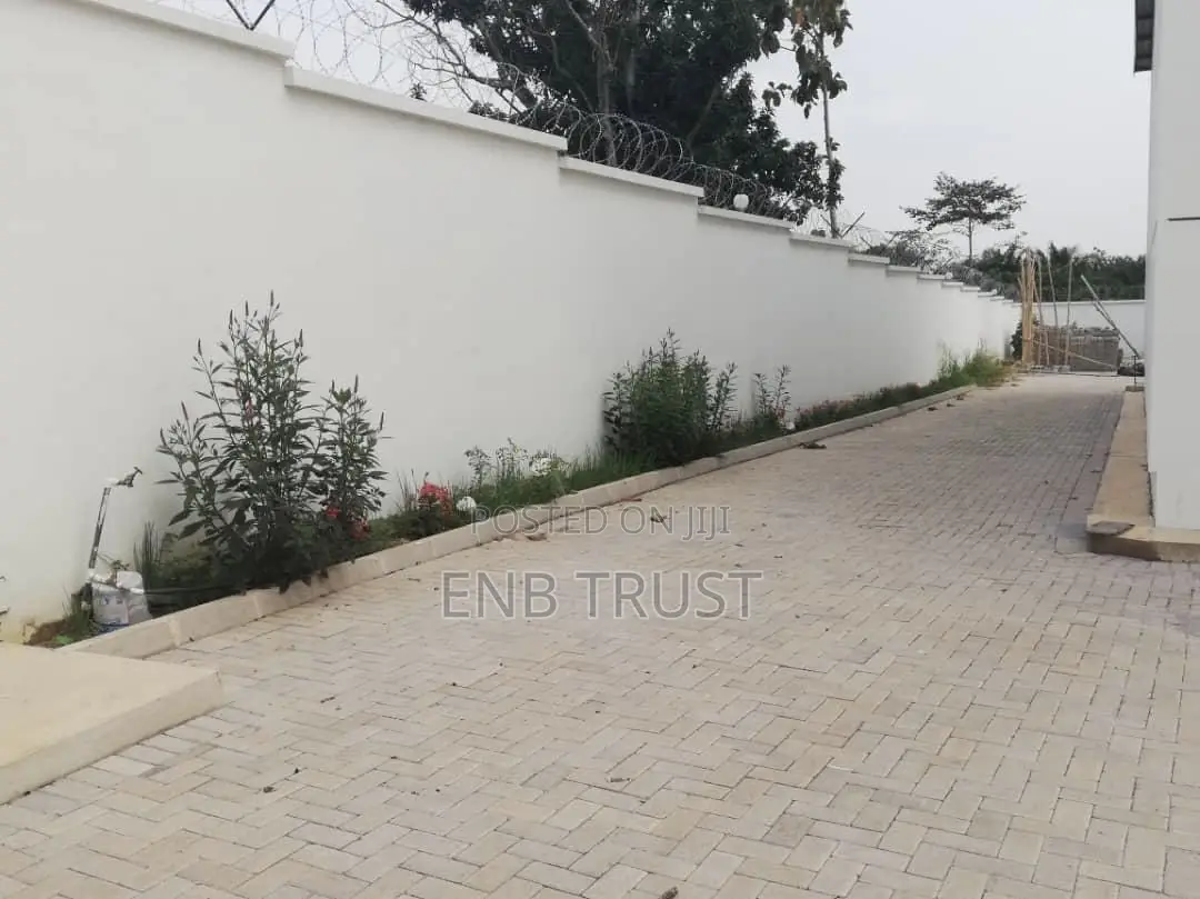 1,200 SQM Warehouse on 5 Plots for Sale at Ejisu