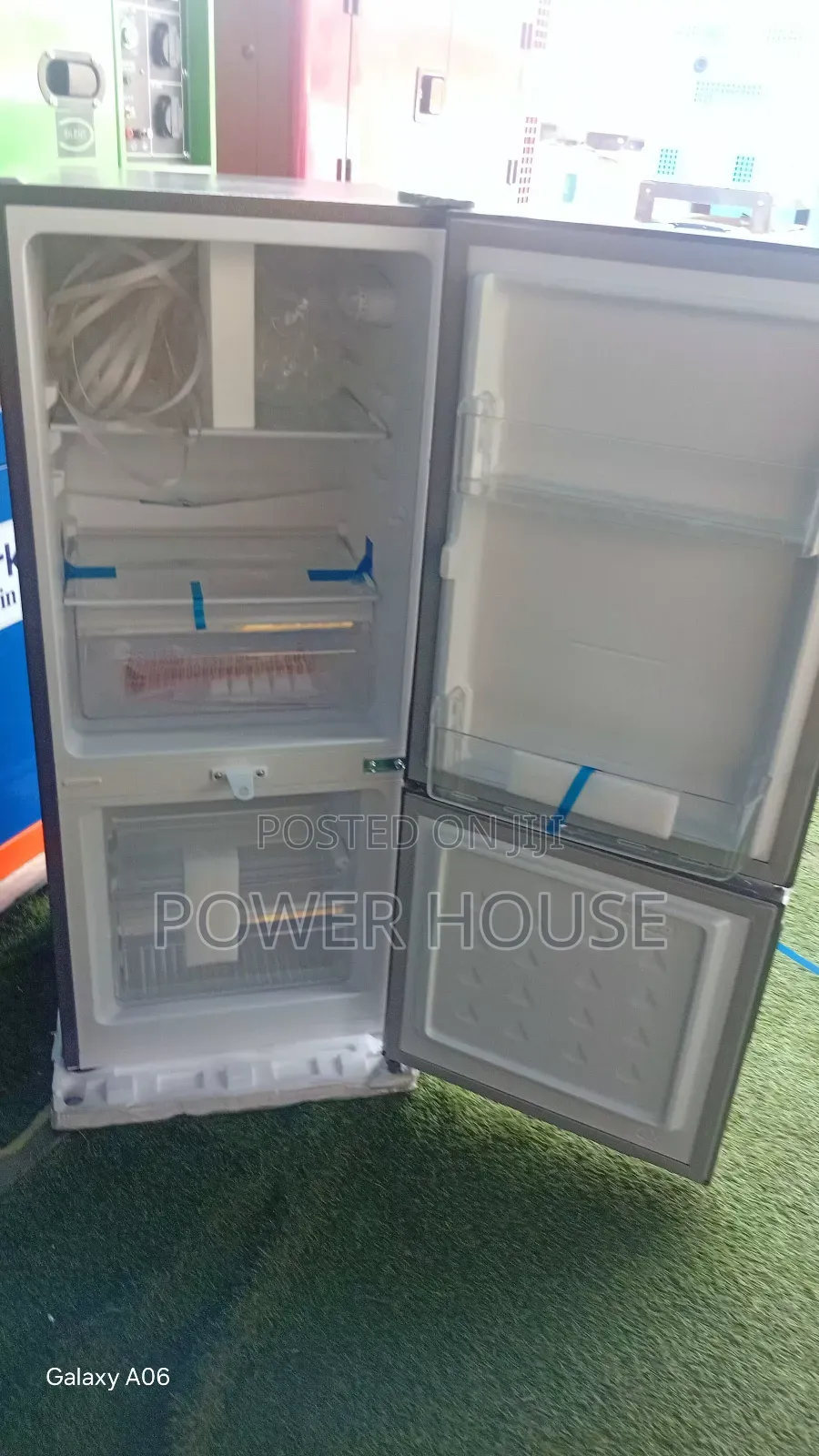 Westpool 117 Litres Fridge Freezer Ideal for Home