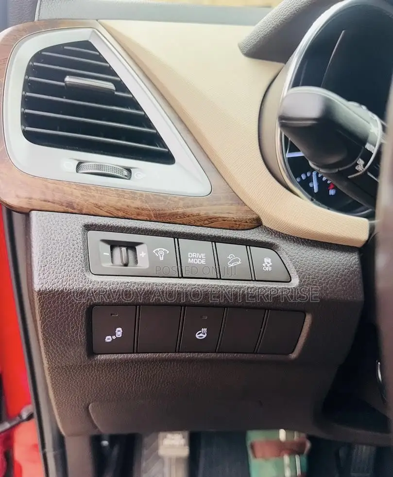 Hyundai Santa Fe 2018 Red