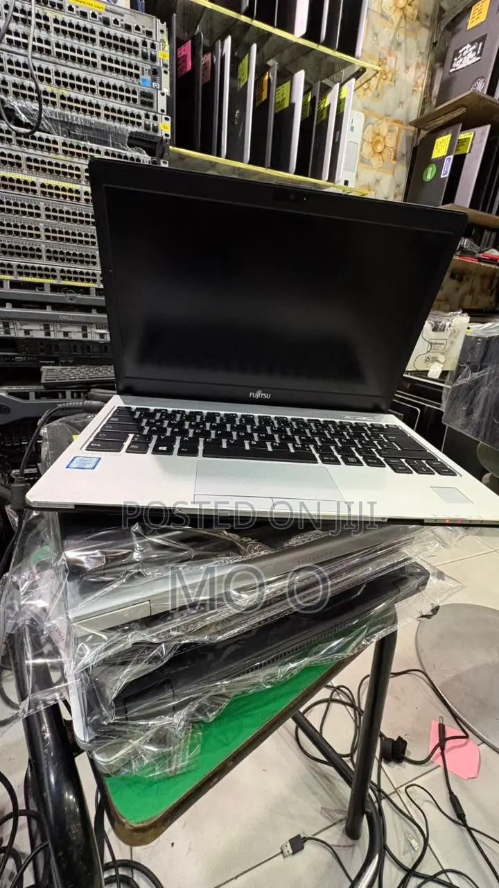 Laptop Fujitsu Lifebook AH551 8GB Intel Core I7 SSD 256GB