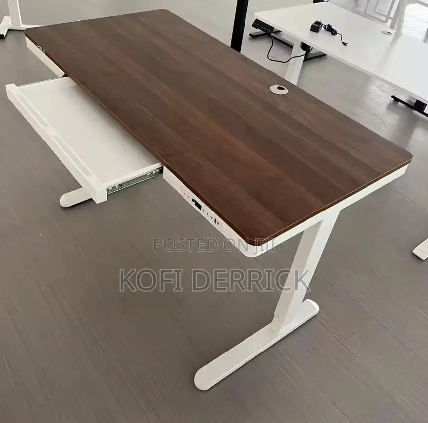 Electric Adjustable Height Desk (140 X 60)