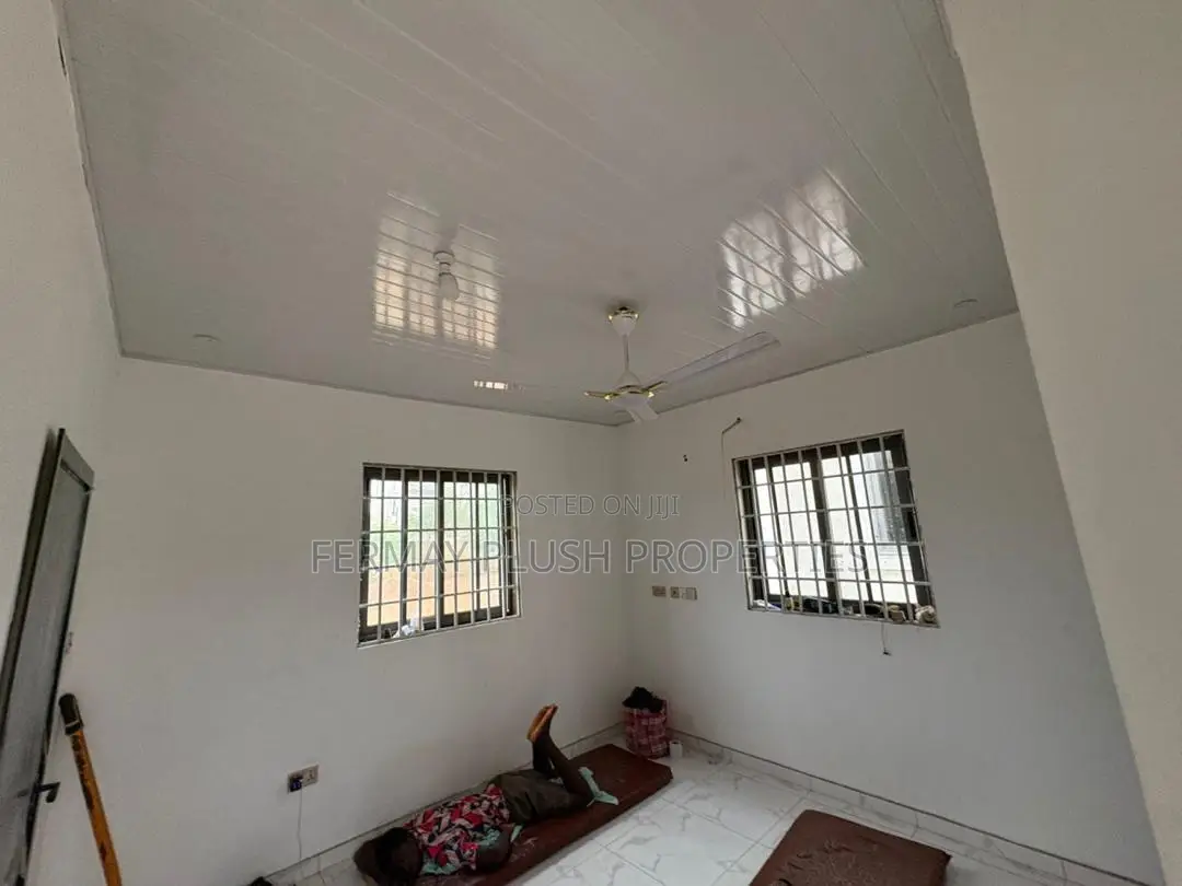 5bdrm House in Roman Ridge, Accra Metropolitan for sale