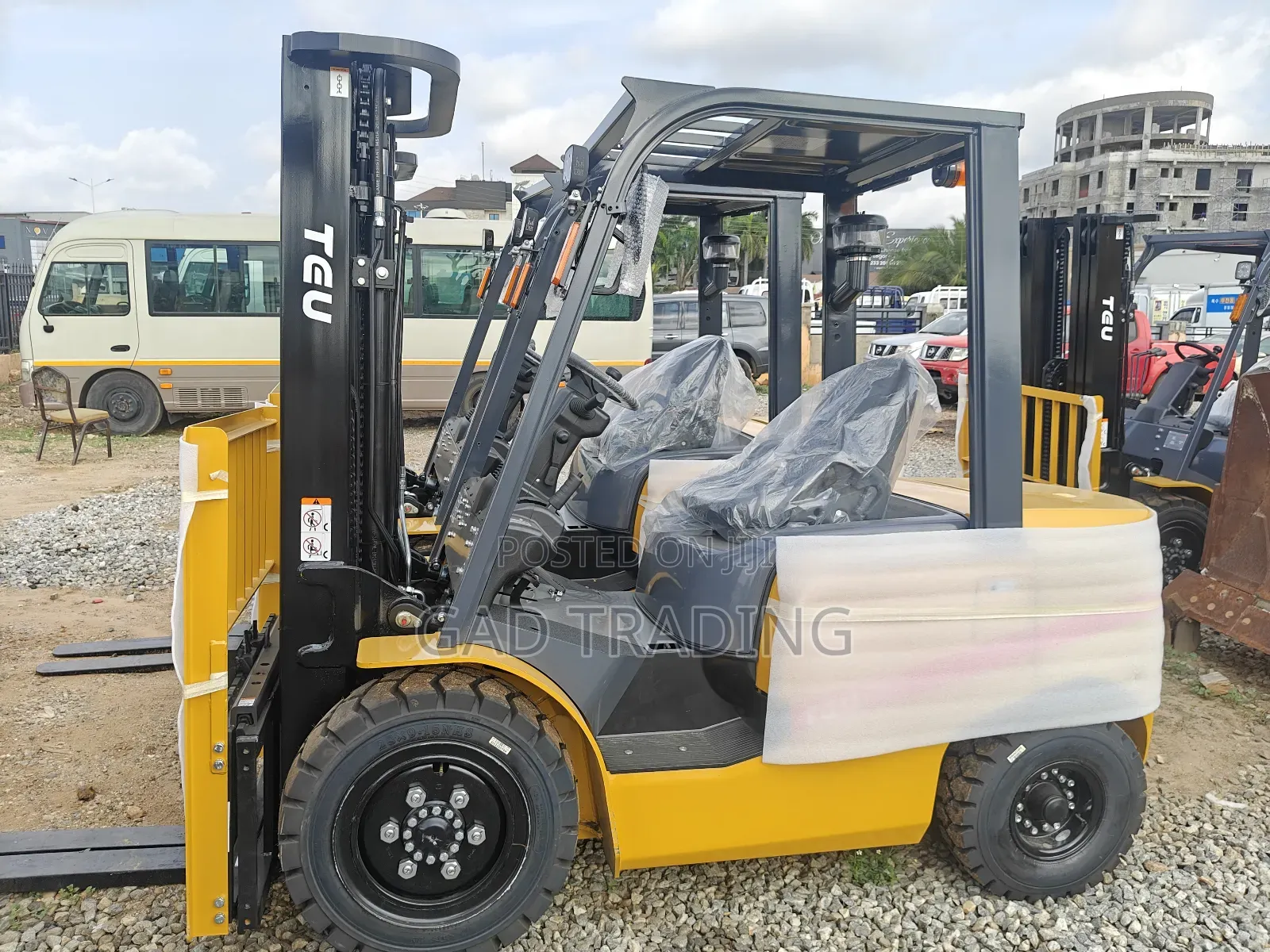 Teu Brandnew Forklift Isuzu Engine Shimadzu Hydraulic