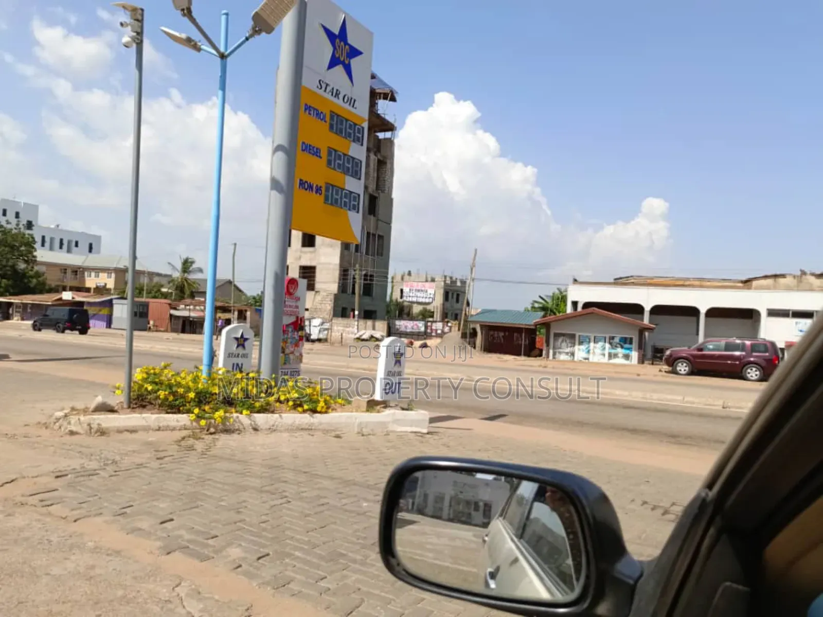 8bdrm Apartment in School Junction, Ashaley Botwe for sale