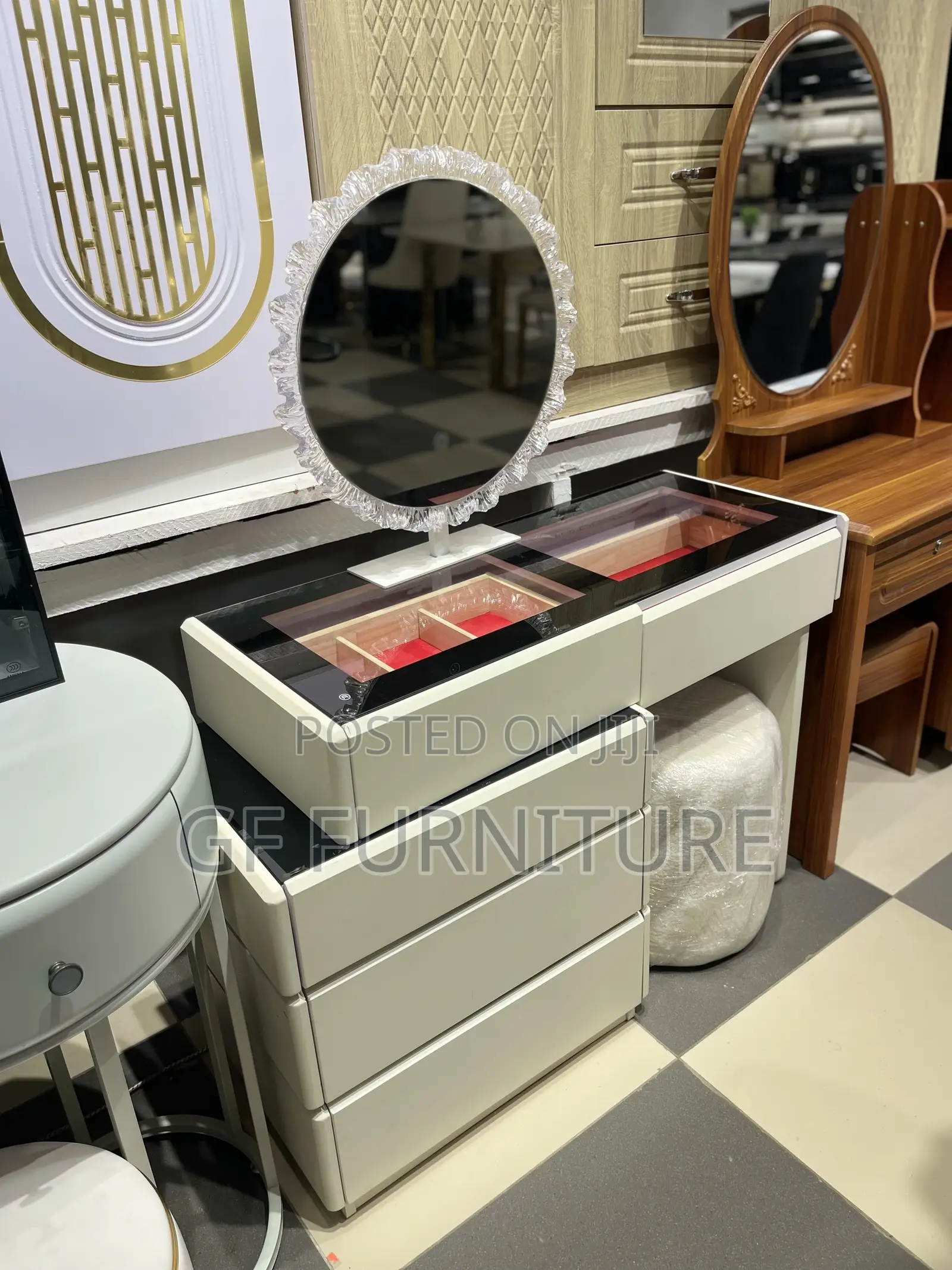 Modern High-Gloss Light Mirror Dresser