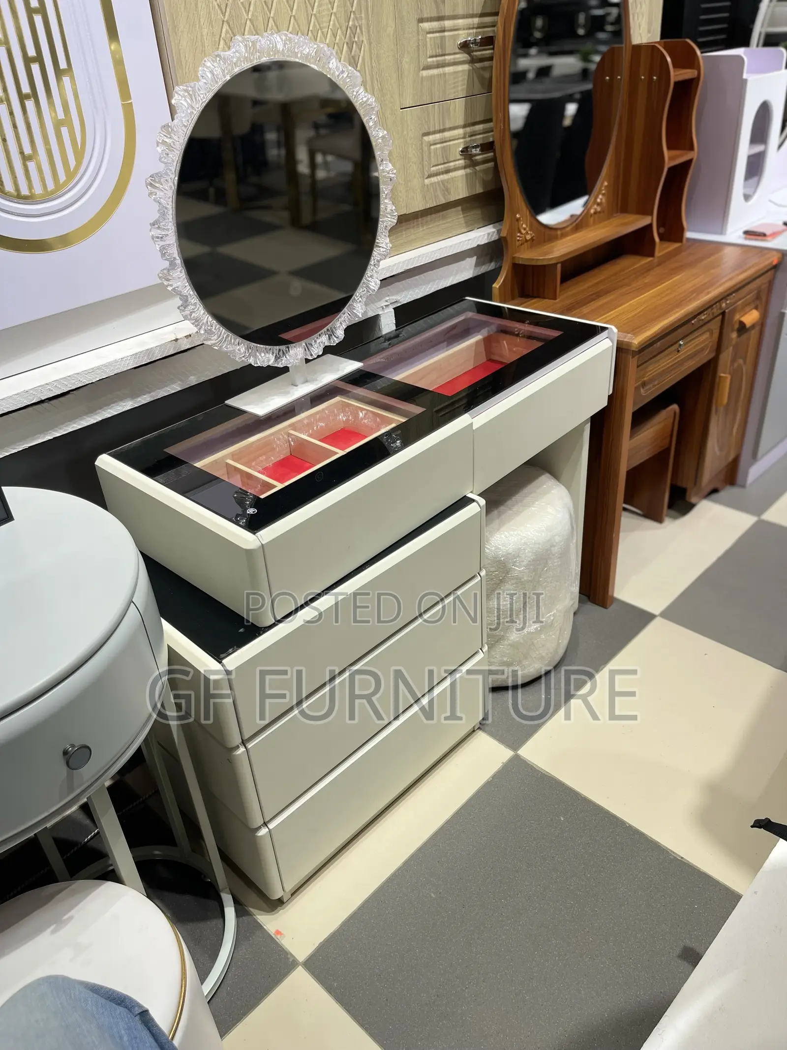 Modern High-Gloss Light Mirror Dresser