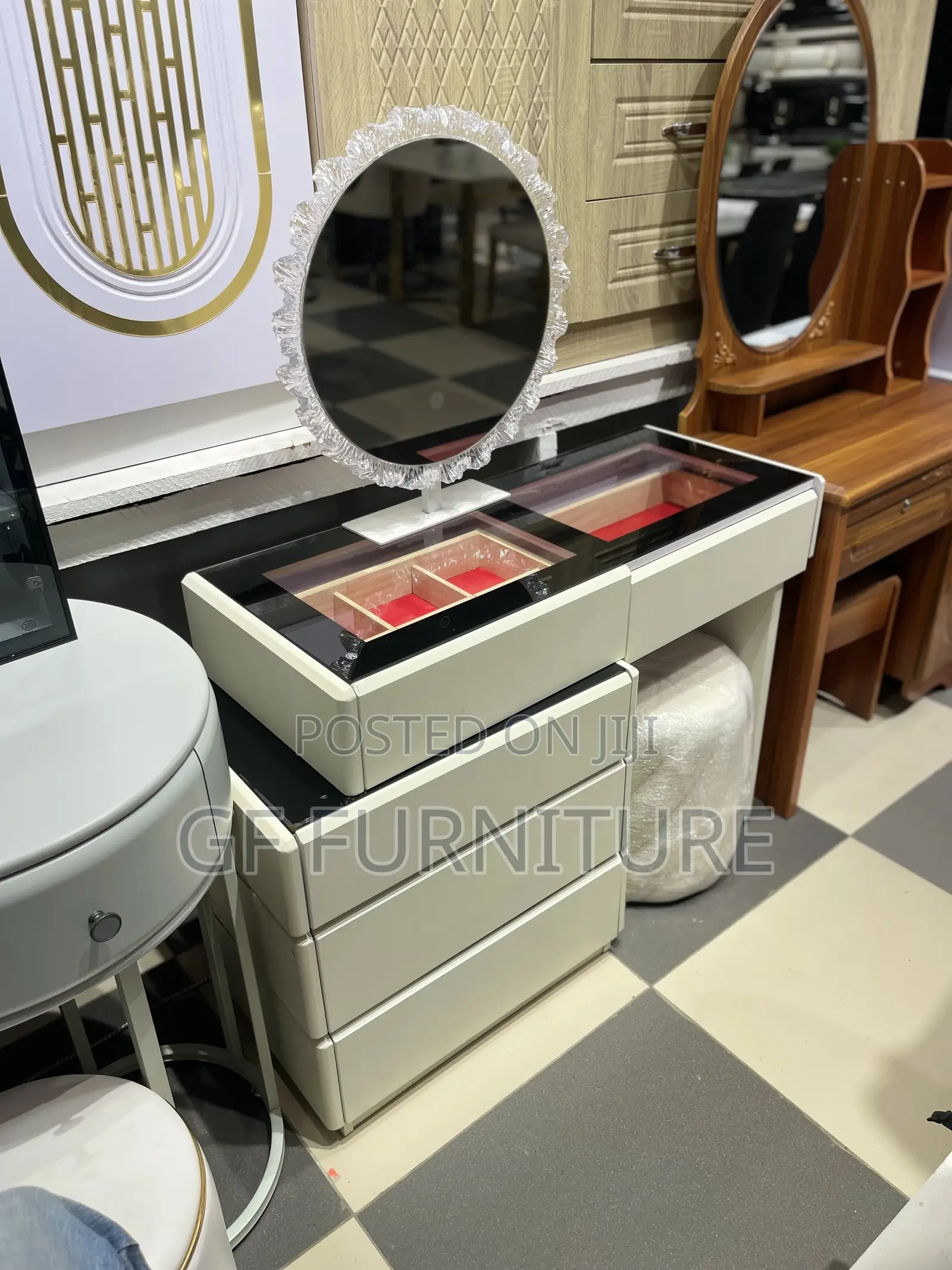 Modern High-Gloss Light Mirror Dresser