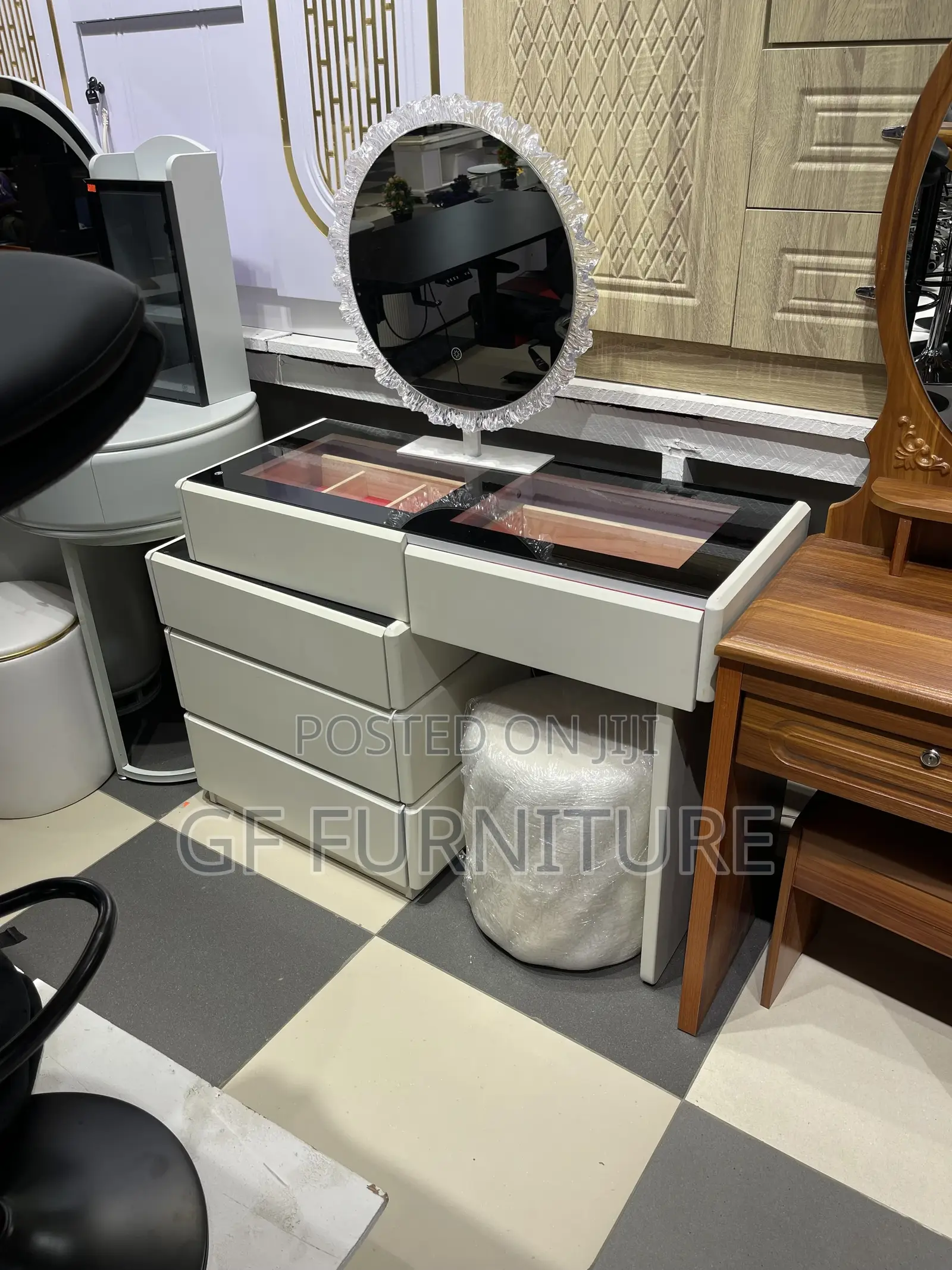 Modern High-Gloss Light Mirror Dresser