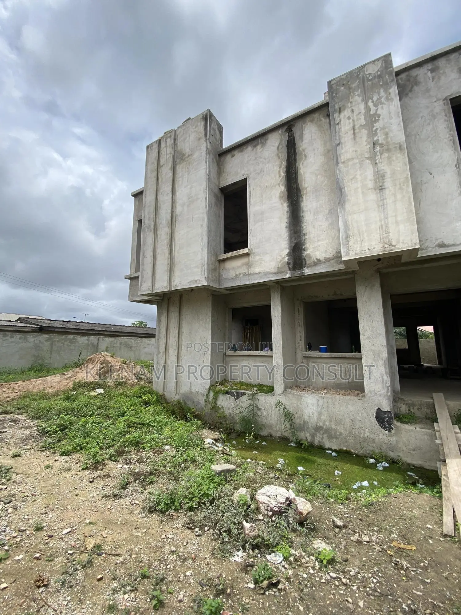 6bdrm House in Nyanyano for sale