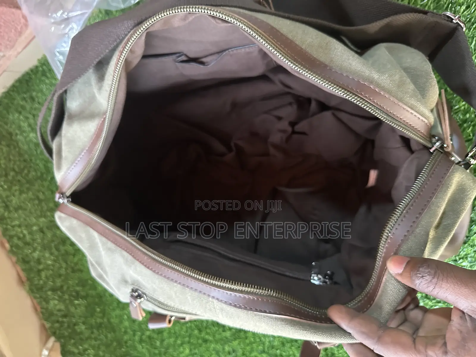 Genuine and Classic Traveling Canvas Bag
