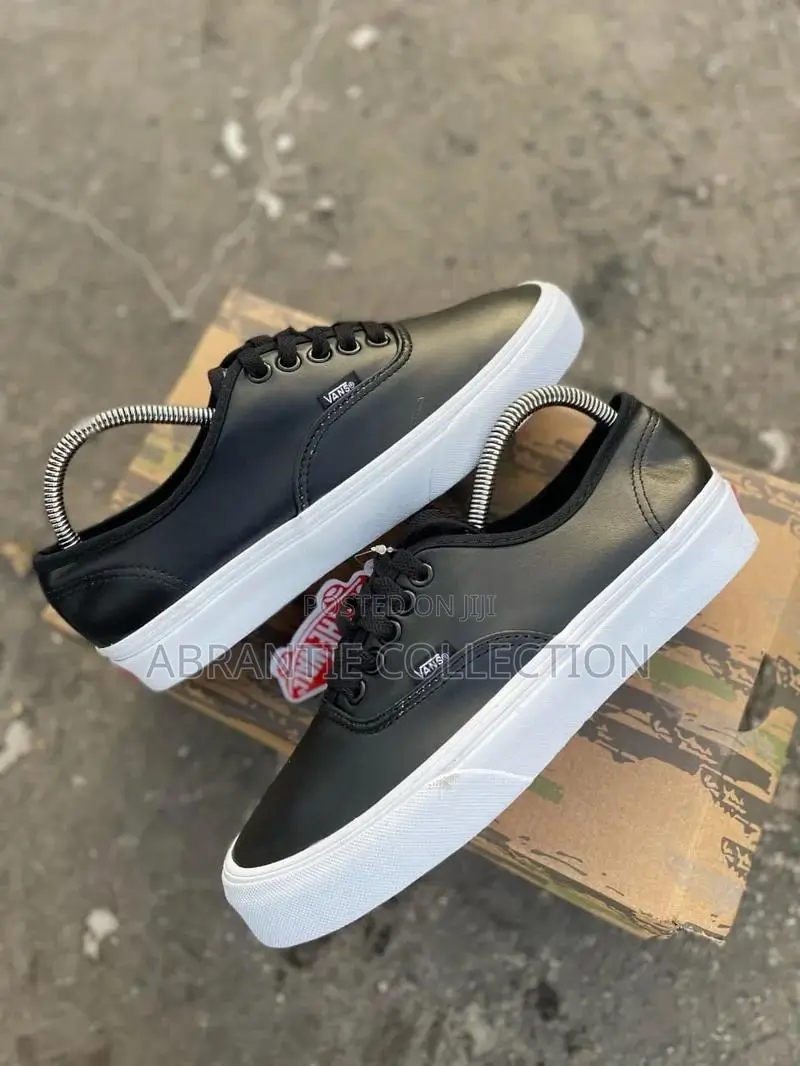 New Vans Leather Black/White Sneaker
