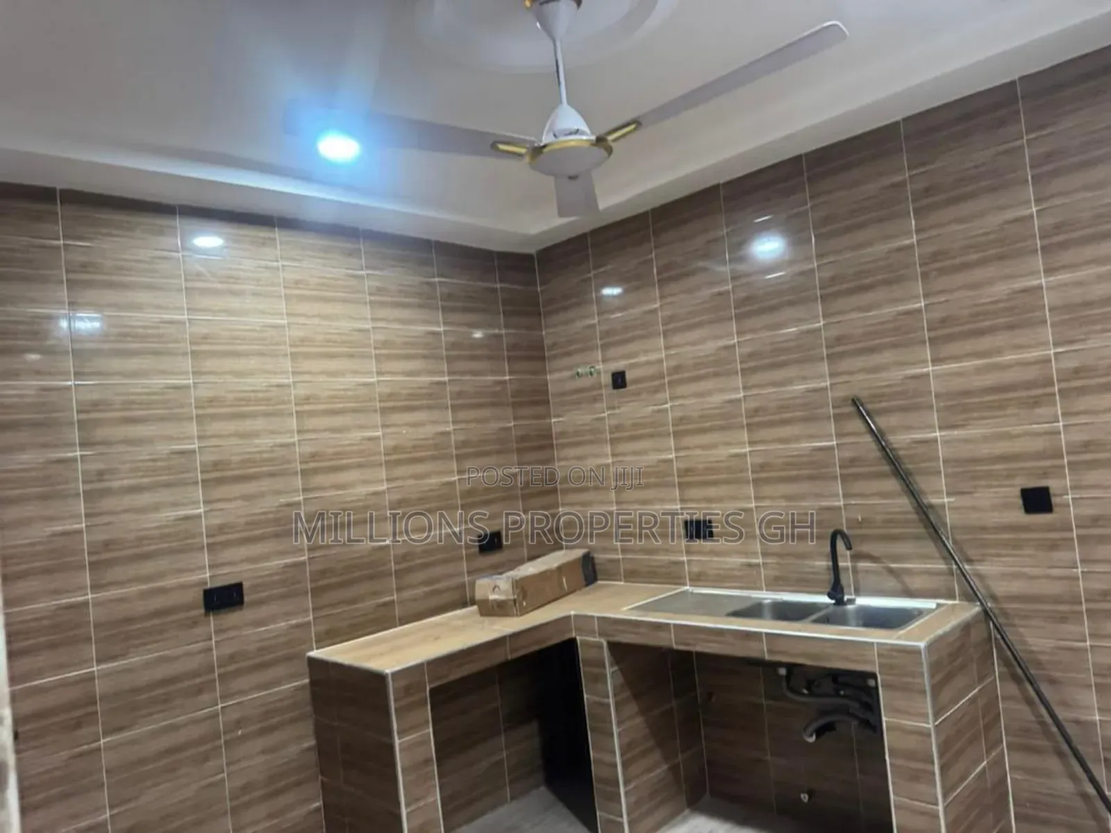 20bdrm Block of Flats in Millions Properties, Accra Metropolitan
