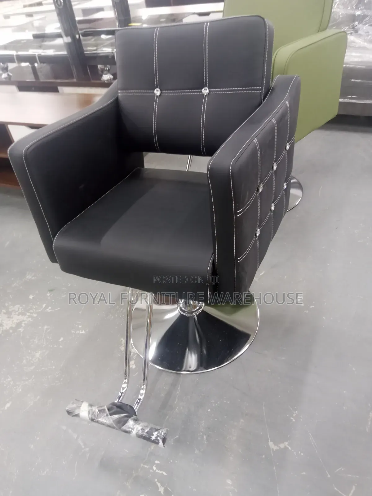 Crystal Button Tufting Barbering / Salon Chair