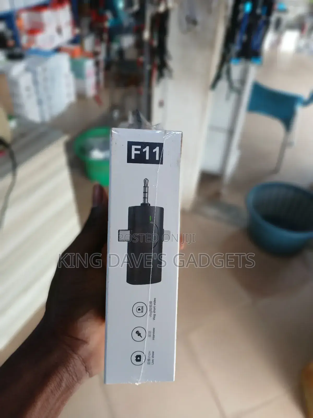 F11-2 Wireless Microphone - 3-in-1 Lavalier Mic