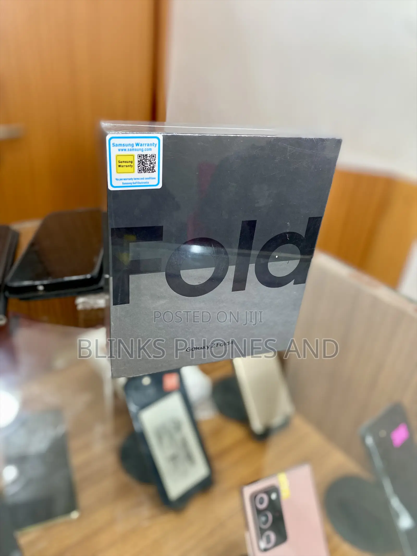 New Samsung Galaxy Z Fold4 256 GB Gold