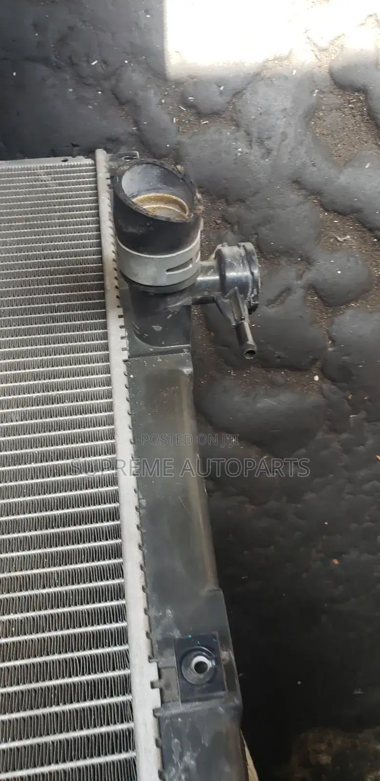 Toyota Voxy Radiator Tank