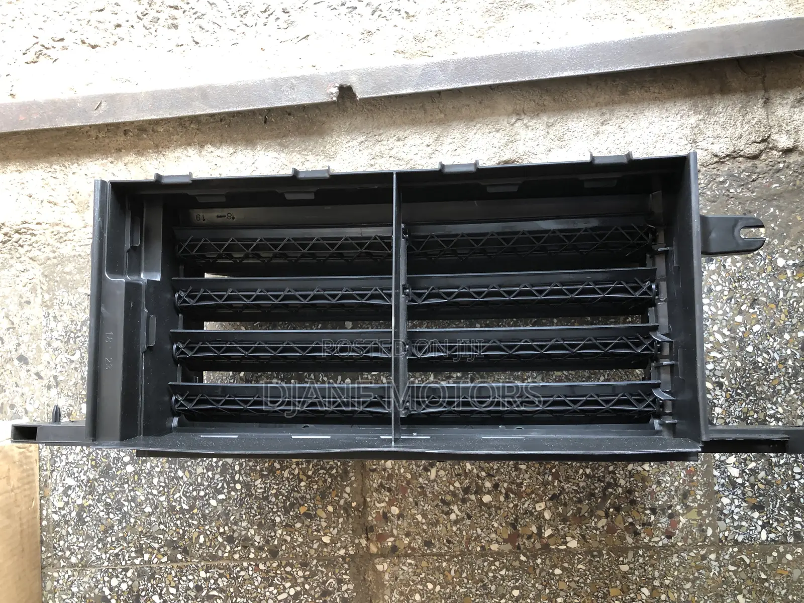 Ford-F150 18 Shutter Grille