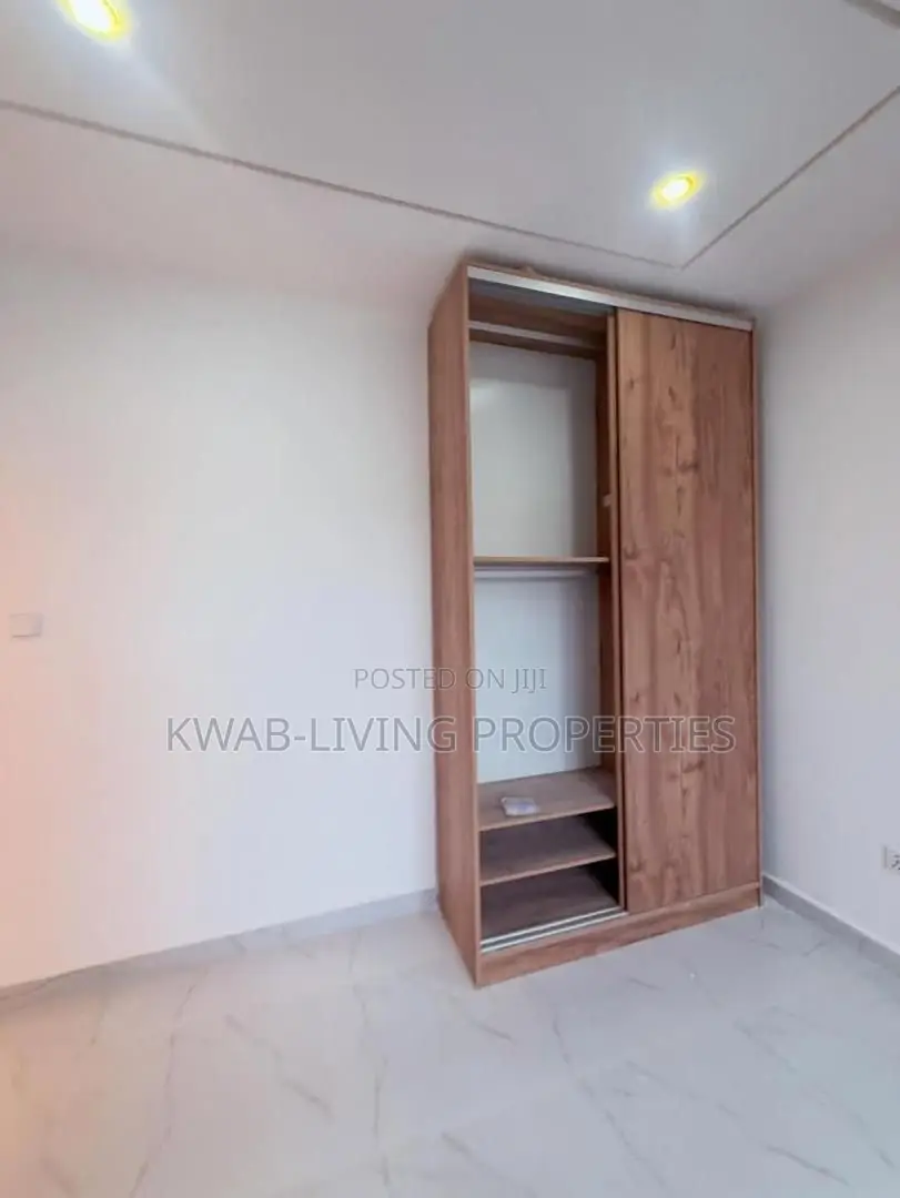 3bdrm House in Housing Down for sale