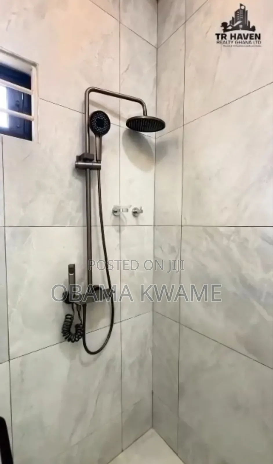 5bdrm House in Lake Side Estate for sale