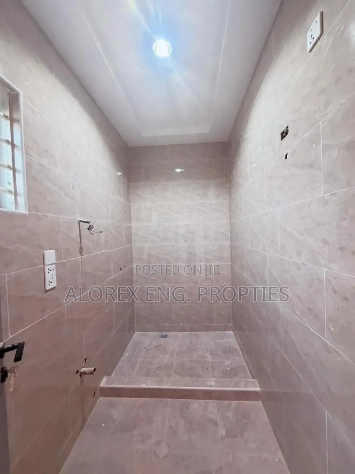 3bdrm Maisonette in Lakeside for sale