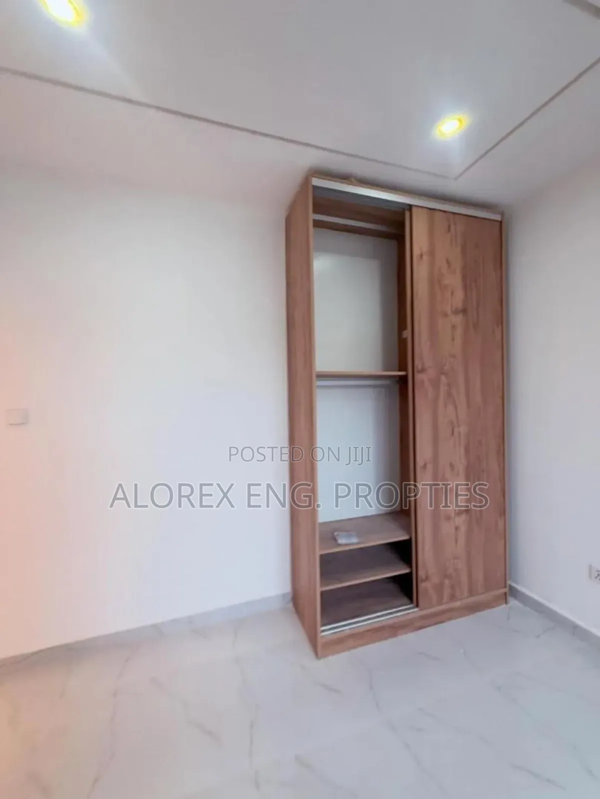 3bdrm Maisonette in Lakeside for sale