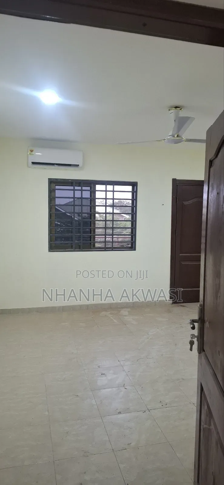 2bdrm Apartment in Sakumono Golf, Tema Metropolitan for rent
