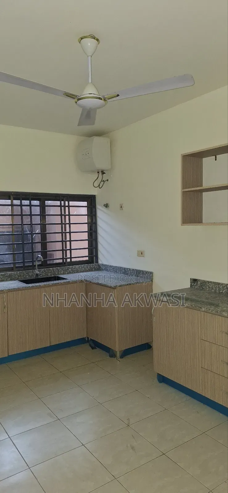2bdrm Apartment in Sakumono Golf, Tema Metropolitan for rent