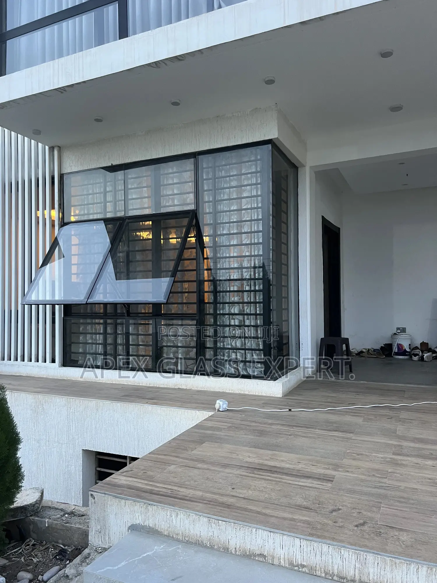 Mini Curtain Wall With Clear 8mm Tempered Glass