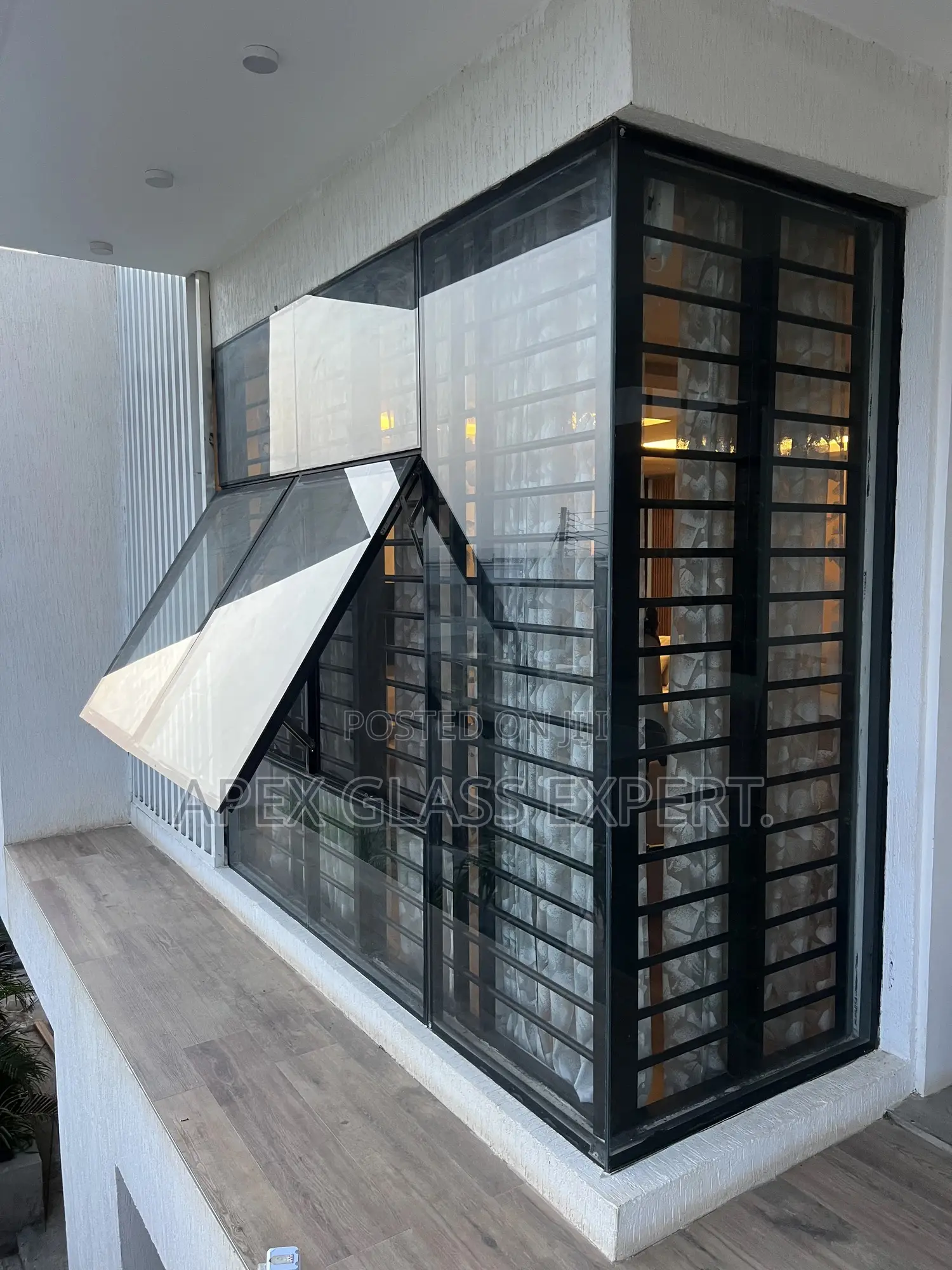 Mini Curtain Wall With Clear 8mm Tempered Glass