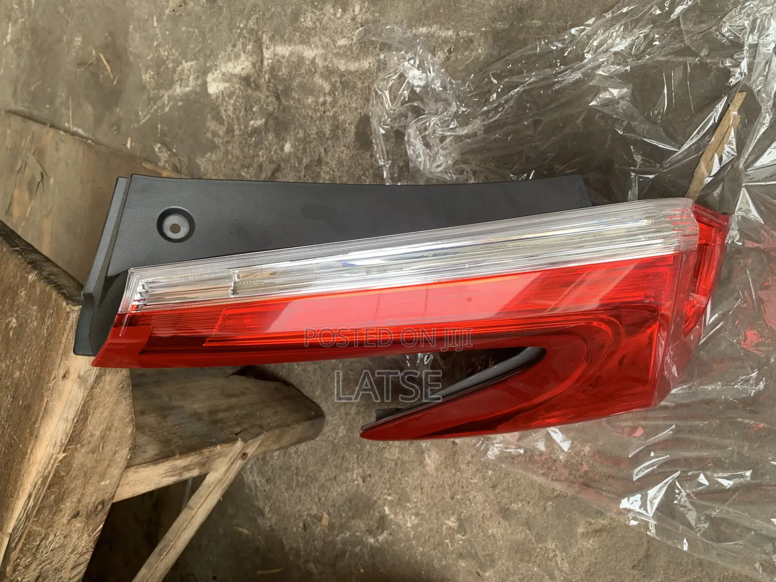 Left Side Led Tail Light Assembly for a 2017-2021 Honda Cr-V