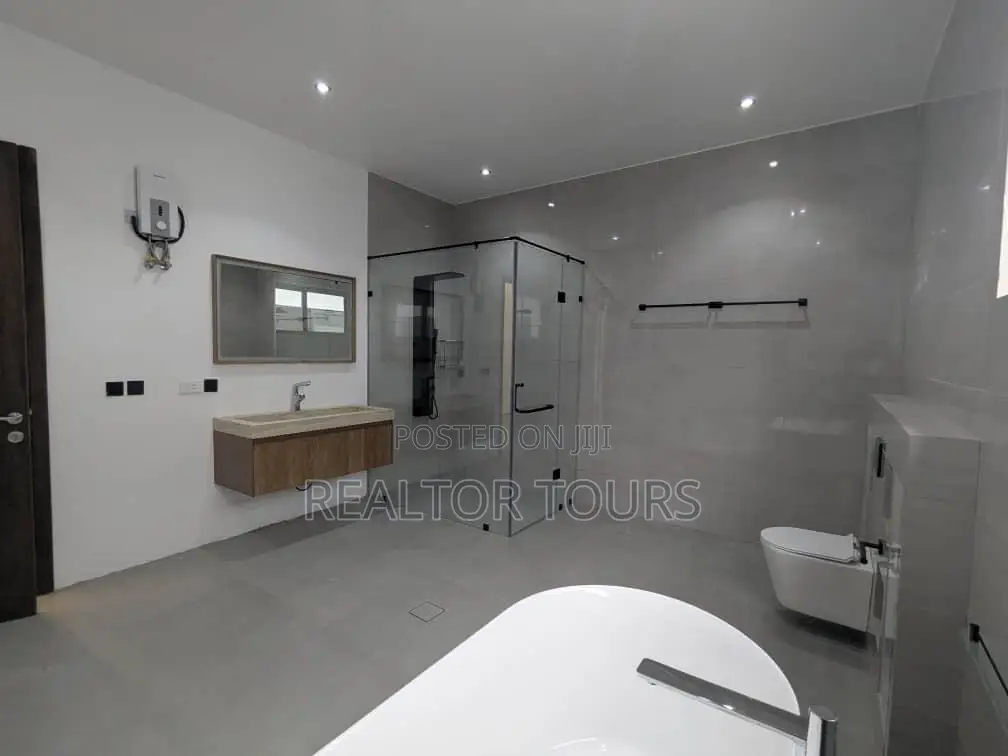 4bdrm Townhouse / Terrace in Cantonments for rent