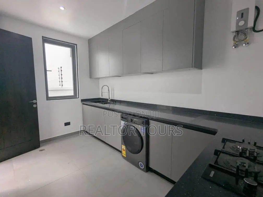 4bdrm Townhouse / Terrace in Cantonments for rent