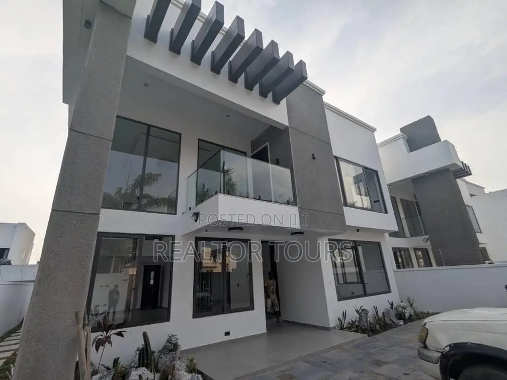 4bdrm Townhouse / Terrace in Cantonments for rent