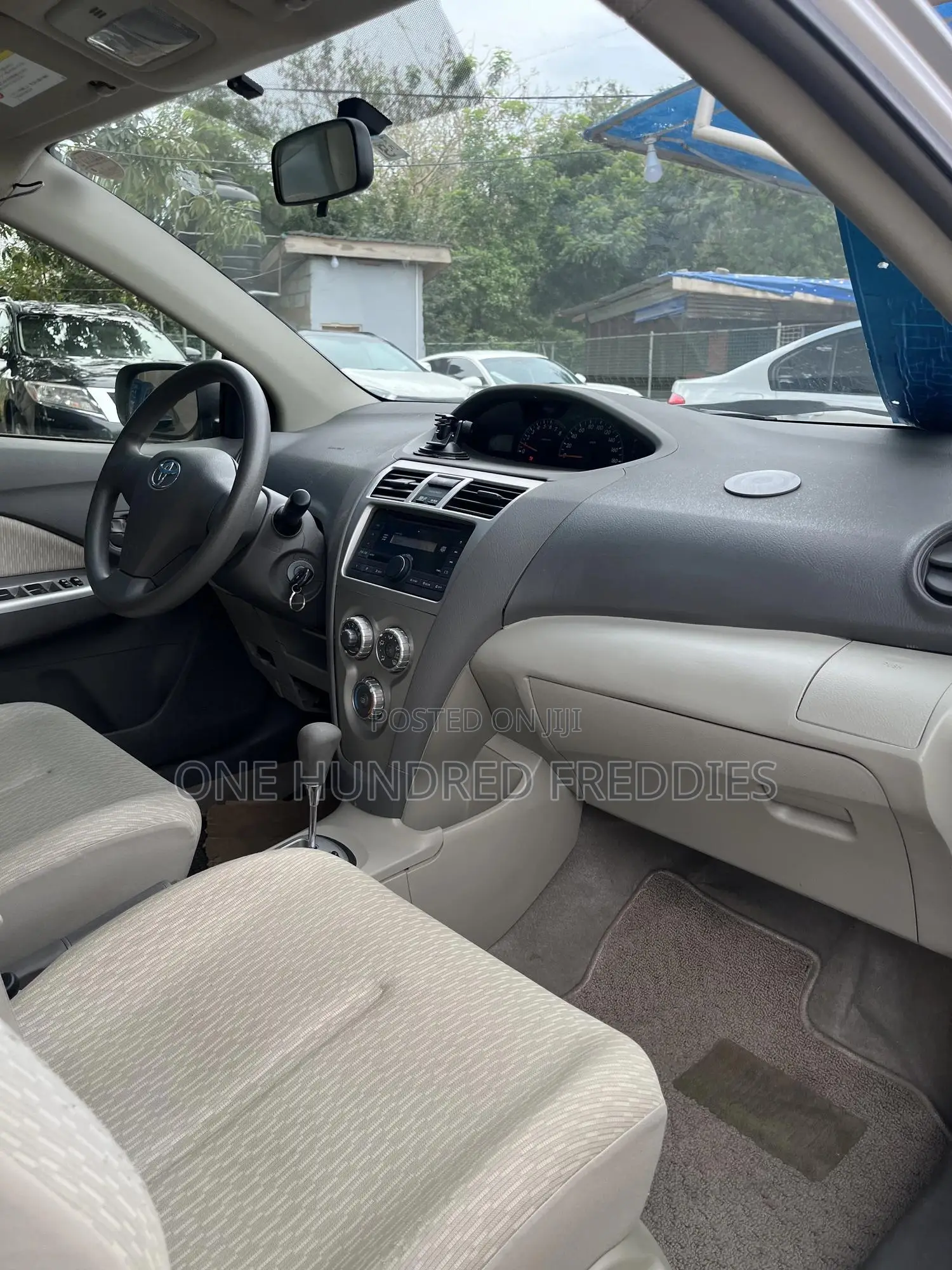 Toyota Belta 2010 Silver