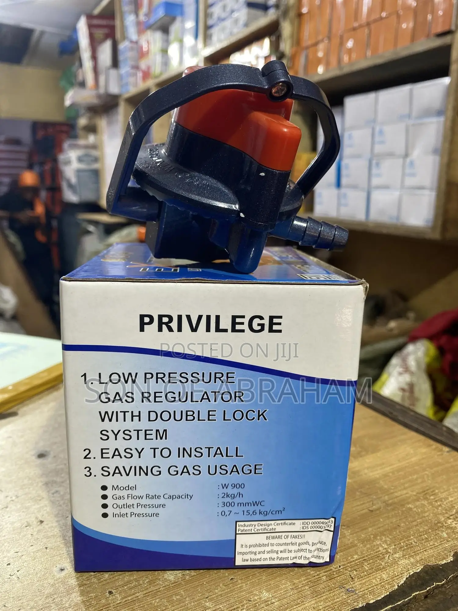 Extreme Low Pressure Gas Regulator With Safety Lock