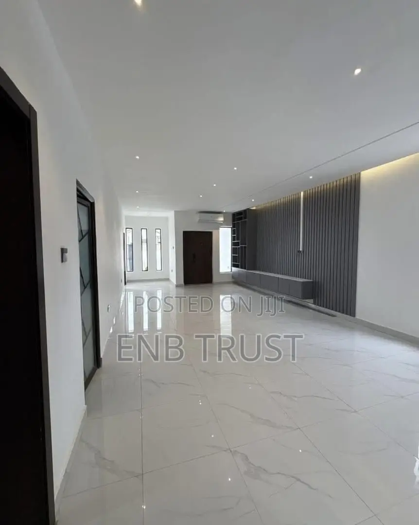 3bdrm House in Lake Side Estate for sale